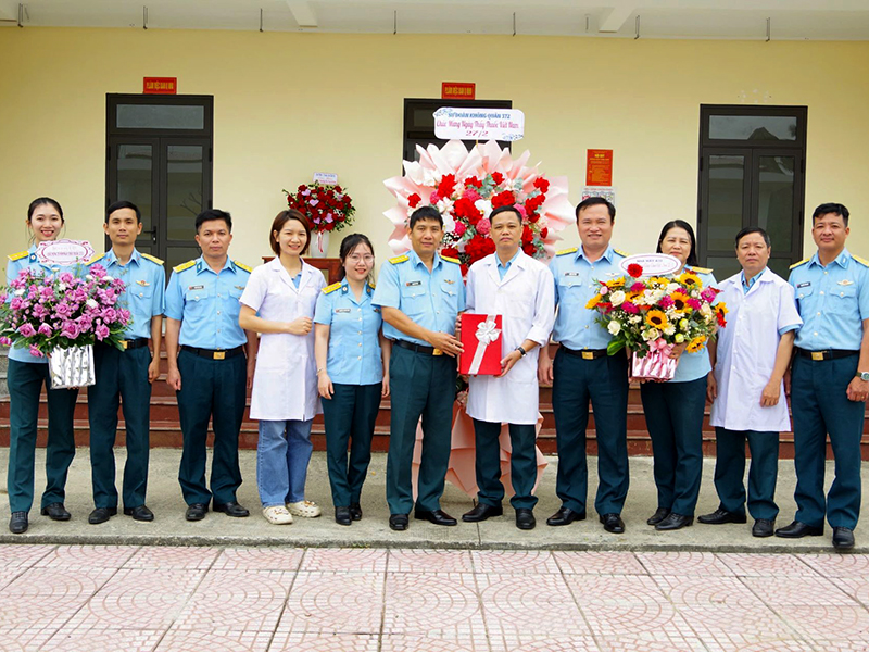 Các đơn vị trong Quân chủng Phòng không - Không quân gặp mặt nhân kỷ niệm 70 năm Ngày Thầy thuốc Việt Nam 27-2