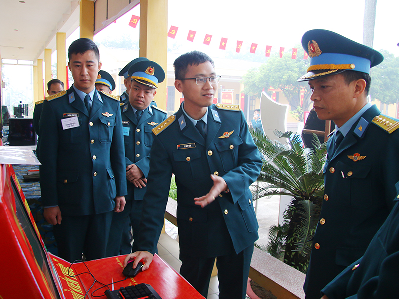 Trung đoàn 257 tổ chức Hội thi giáo viên, mô hình học cụ năm 2025