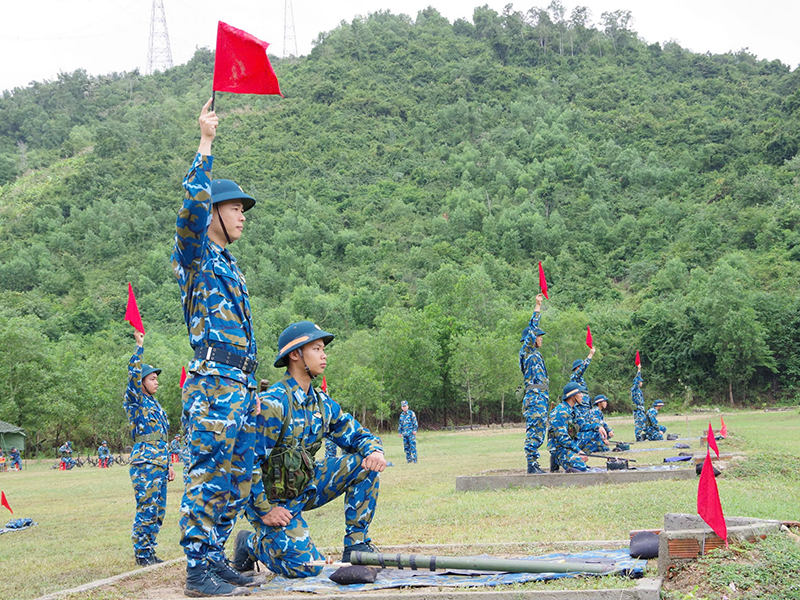 Trường Sĩ quan Không quân tổ chức kiểm tra bắn súng và đánh thuốc nổ cho các đối tượng học viên