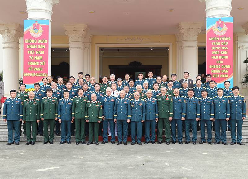 Sư đoàn Không quân 371 gặp mặt kỷ niệm 70 năm Ngày truyền thống Không quân nhân dân Việt Nam và 60 năm Ngày đánh thắng trận đầu của Bộ đội Không quân