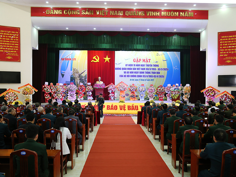 Sư đoàn Không quân 371 gặp mặt kỷ niệm 70 năm Ngày truyền thống Không quân nhân dân Việt Nam và 60 năm Ngày đánh thắng trận đầu của Bộ đội Không quân