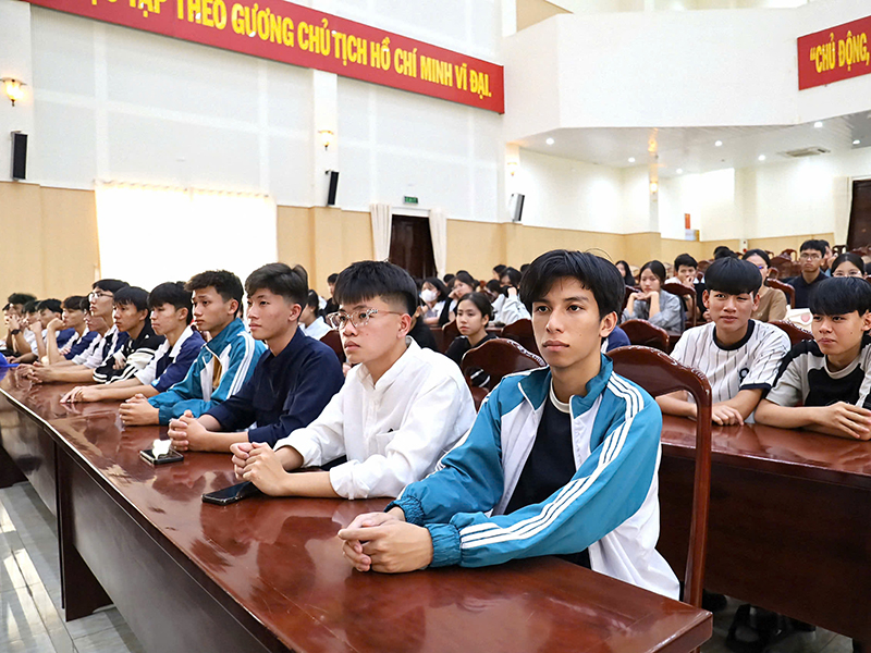 Trường Sĩ quan Không quân tuyên truyền, hướng nghiệp tuyển sinh quân sự năm 2025