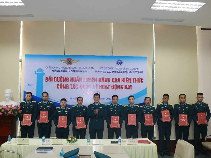 Tổng công ty Quản lý bay Việt Nam tổ chức Khóa bồi dưỡng nâng cao kiến thức về quản lý hoạt động bay cho lực lượng quản lý, điều hành bay Quân chủng Phòng không - Không quân