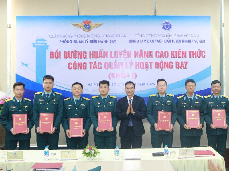Tổng công ty Quản lý bay Việt Nam tổ chức Khóa bồi dưỡng nâng cao kiến thức về quản lý hoạt động bay cho lực lượng quản lý, điều hành bay Quân chủng Phòng không - Không quân