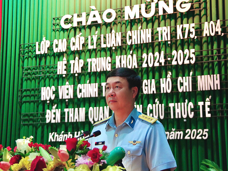 Lớp Cao cấp Lý luận chính trị K75, A04, hệ tập trung khóa 2024-2025, Học viện Chính trị Quốc gia Hồ Chí Minh tham quan, nghiên cứu thực tế tại Trường Sĩ quan Không quân