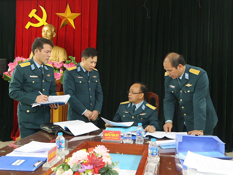 Quân chủng Phòng không - Không quân kiểm tra công tác cải cách hành chính, chuyển đổi số và sau 1 tháng ra quân huấn luyện, huấn luyện chiến sĩ mới tại Sư đoàn 363, Sư đoàn 365 và Sư đoàn 361
