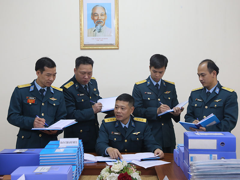 Quân chủng Phòng không - Không quân kiểm tra công tác cải cách hành chính, chuyển đổi số và sau 1 tháng ra quân huấn luyện, huấn luyện chiến sĩ mới tại Sư đoàn 363, Sư đoàn 365 và Sư đoàn 361