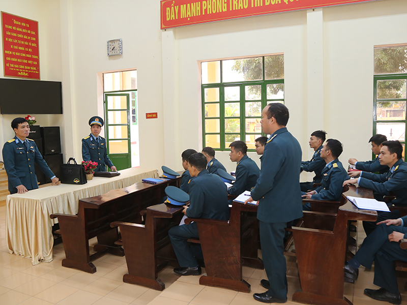 Quân chủng Phòng không - Không quân kiểm tra công tác cải cách hành chính, chuyển đổi số và sau 1 tháng ra quân huấn luyện, huấn luyện chiến sĩ mới tại Sư đoàn 363, Sư đoàn 365 và Sư đoàn 361