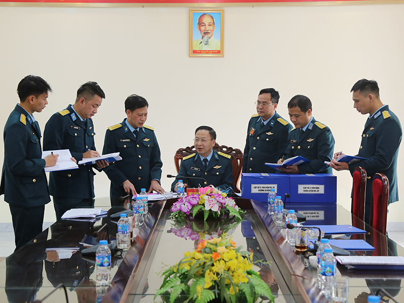 Quân chủng Phòng không - Không quân kiểm tra công tác cải cách hành chính, chuyển đổi số và sau 1 tháng ra quân huấn luyện, huấn luyện chiến sĩ mới tại Sư đoàn 363, Sư đoàn 365 và Sư đoàn 361