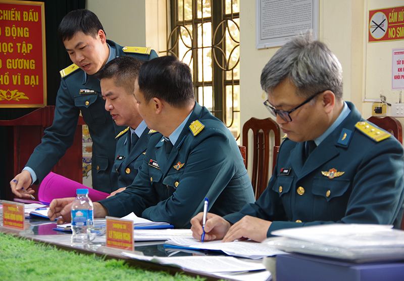 Quân chủng Phòng không - Không quân kiểm tra công tác cải cách hành chính, chuyển đổi số và sau 1 tháng ra quân huấn luyện, huấn luyện chiến sĩ mới tại Sư đoàn 363, Sư đoàn 365 và Sư đoàn 361