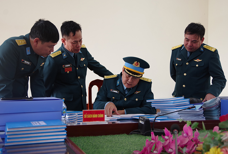 Quân chủng Phòng không - Không quân kiểm tra công tác cải cách hành chính, chuyển đổi số và sau 1 tháng ra quân huấn luyện, huấn luyện chiến sĩ mới tại Sư đoàn 363, Sư đoàn 365 và Sư đoàn 361