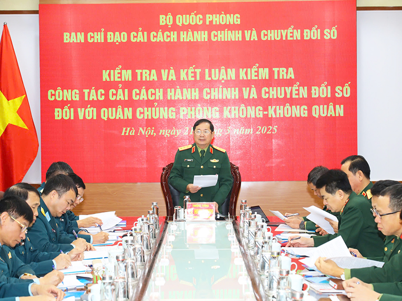 Bộ Quốc phòng kiểm tra công tác cải cách hành chính và chuyển đổi số đối với Quân chủng Phòng không - Không quân