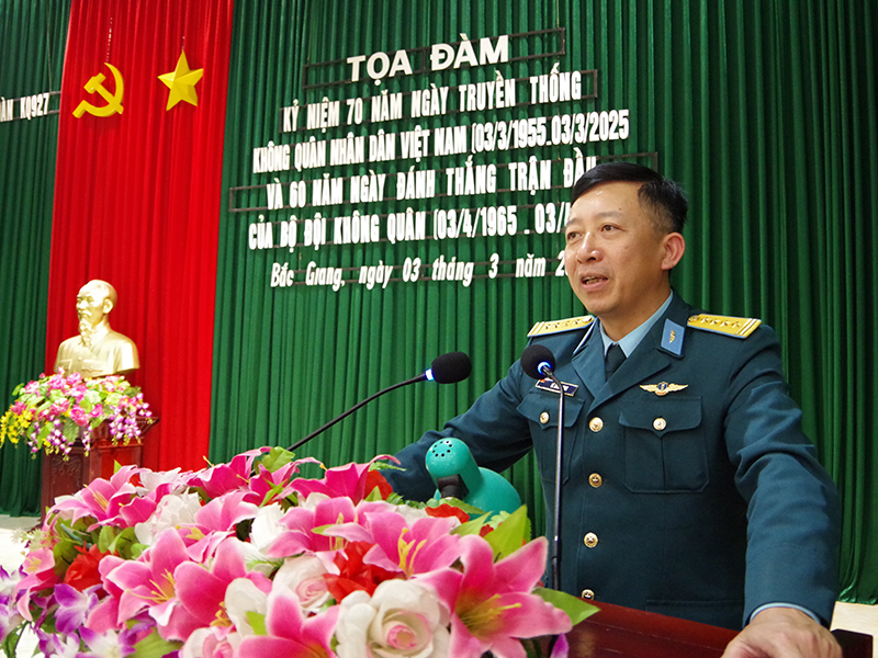 Trung đoàn Không quân 927 tổ chức Tọa đàm kỷ niệm 70 năm Ngày truyền thống Không quân nhân dân Việt Nam