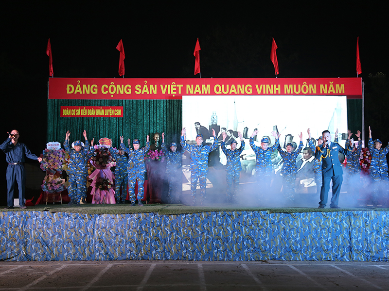 Tiểu đoàn Huấn luyện chiến sĩ mới Sư đoàn 371 tổ chức Chương trình Ga la “Lửa hồng khát vọng”