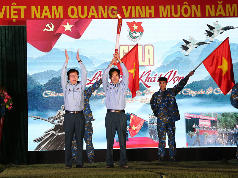 Tiểu đoàn Huấn luyện chiến sĩ mới Sư đoàn 371 tổ chức Chương trình Ga la “Lửa hồng khát vọng”