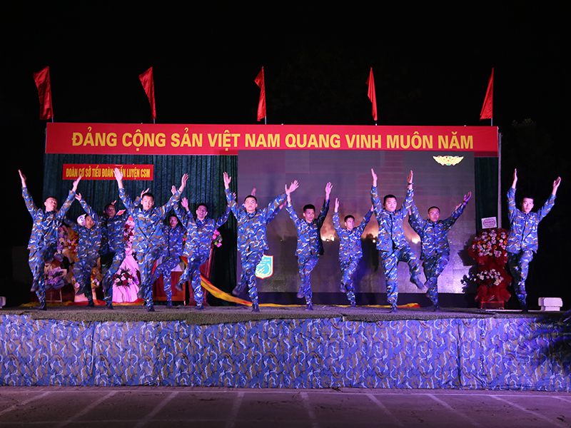 Tiểu đoàn Huấn luyện chiến sĩ mới Sư đoàn 371 tổ chức Chương trình Ga la “Lửa hồng khát vọng”