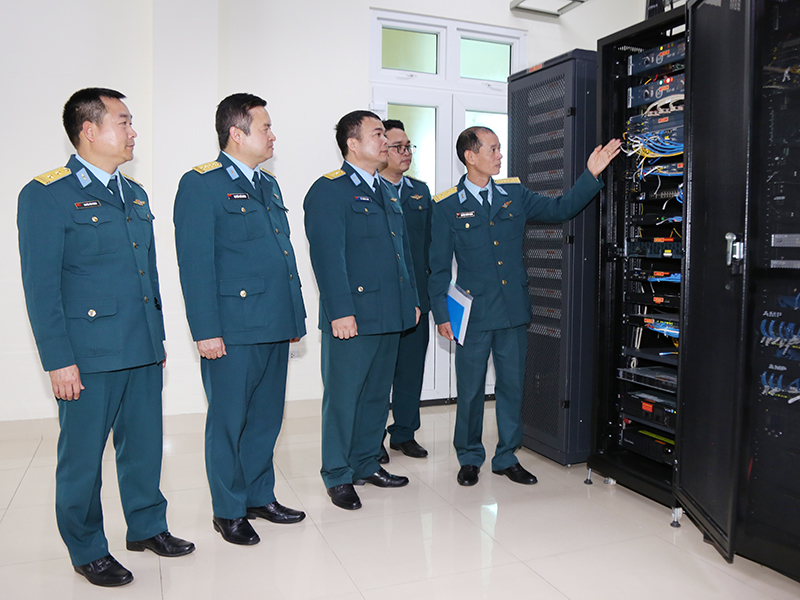 Quân chủng Phòng không - Không quân kiểm tra công tác cải cách hành chính và chuyển đổi số tại Sư đoàn 371