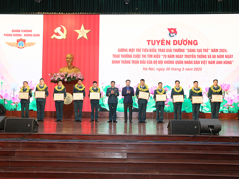 Tôn vinh những cống hiến của tuổi trẻ Quân chủng Phòng không - Không quân