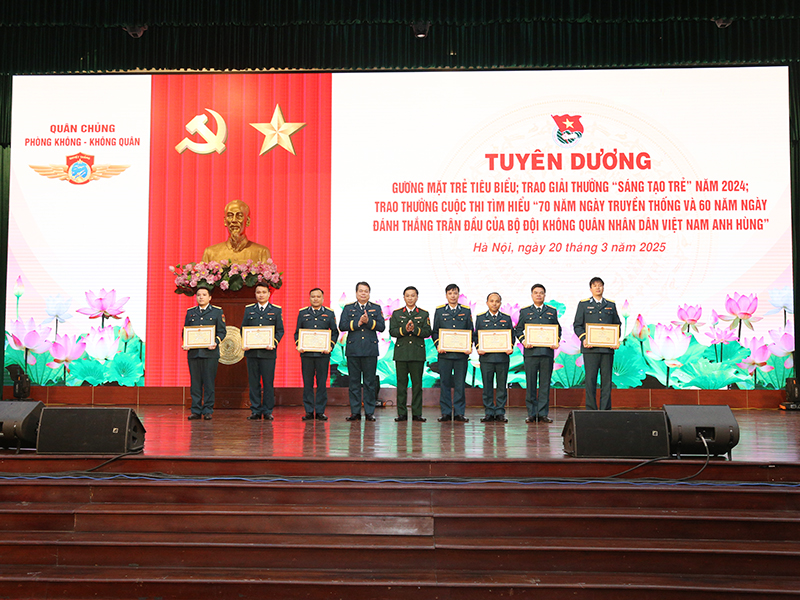 Tôn vinh những cống hiến của tuổi trẻ Quân chủng Phòng không - Không quân