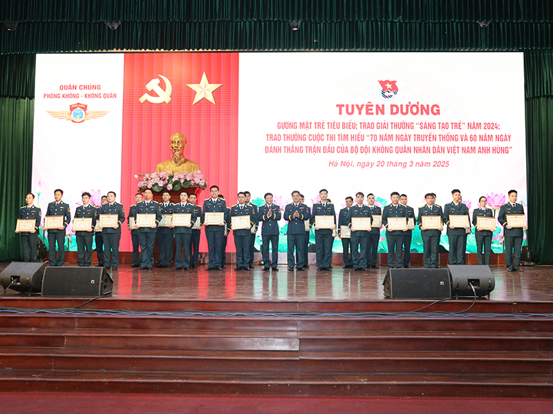 Tôn vinh những cống hiến của tuổi trẻ Quân chủng Phòng không - Không quân