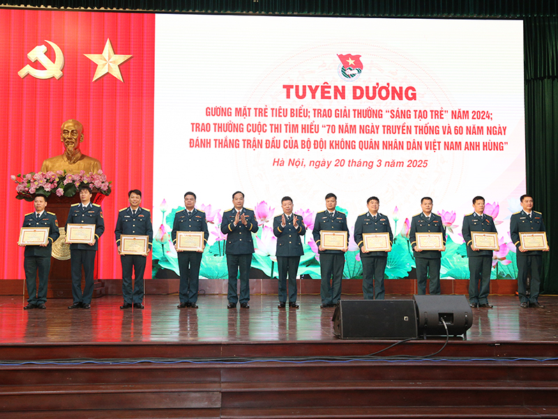 Tôn vinh những cống hiến của tuổi trẻ Quân chủng Phòng không - Không quân