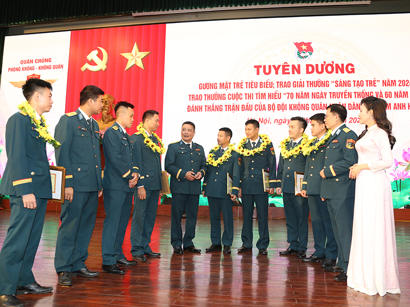 Tôn vinh những cống hiến của tuổi trẻ Quân chủng Phòng không - Không quân