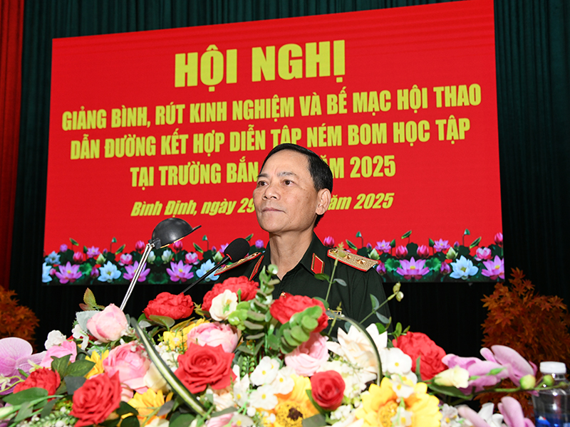Quân chủng Phòng không-Không quân bế mạc Hội thao dẫn đường, đánh chặn mục tiêu trên không kết hợp diễn tập ném bom học tập tại Trường bắn TB-2 năm 2025
