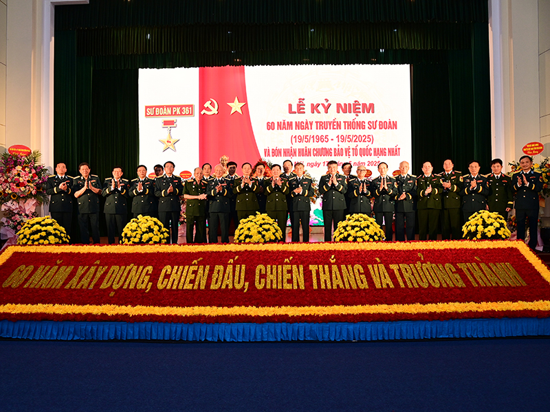 Sư đoàn 361 kỷ niệm 60 năm Ngày truyền thống và đón nhận Huân chương Bảo vệ Tổ quốc hạng Nhất