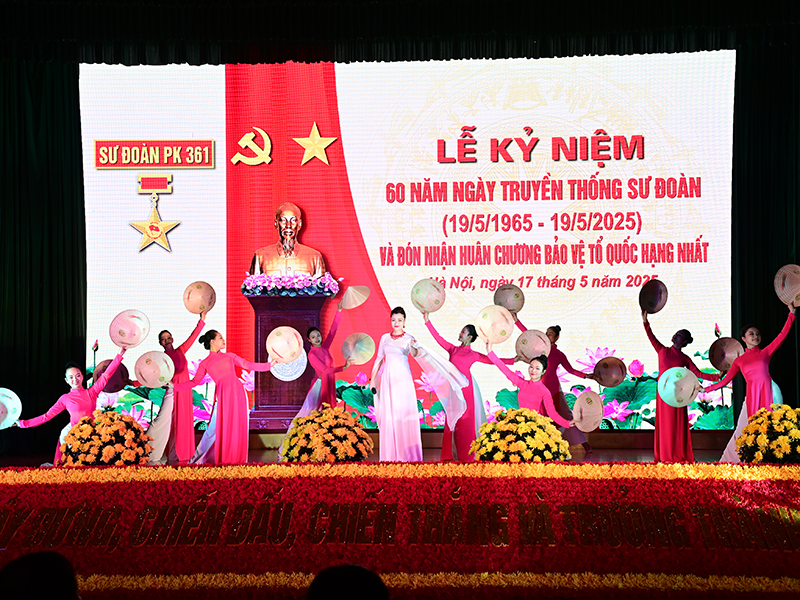 Sư đoàn 361 kỷ niệm 60 năm Ngày truyền thống và đón nhận Huân chương Bảo vệ Tổ quốc hạng Nhất