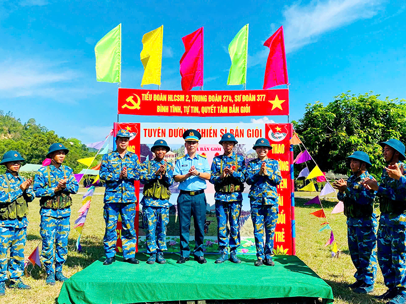 Trung đoàn 274 kiểm tra “3 tiếng nổ” cho chiến sĩ mới