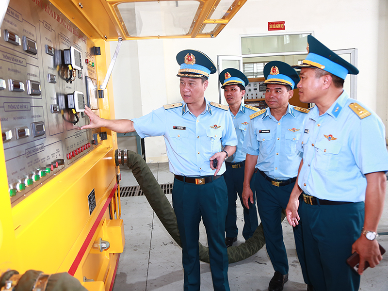 Quân chủng Phòng không - Không quân kiểm tra công tác phát triển khoa học, công nghệ, đổi mới sáng tạo, chuyển đổi số, thực hiện Đề án 06 và cải cách hành chính tại các đơn vị
