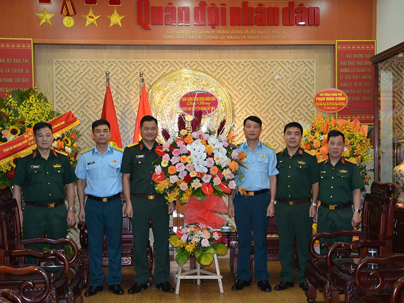 Quân chủng Phòng không - Không quân chúc mừng các cơ quan thông tấn, báo chí nhân dịp kỷ niệm 100 năm Ngày Báo chí Cách mạng Việt Nam