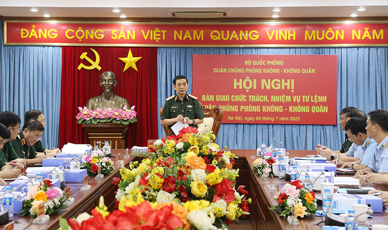 Bộ trưởng Bộ Quốc phòng chủ trì Hội nghị bàn giao chức trách, nhiệm vụ Tư lệnh Quân chủng Phòng không - Không quân