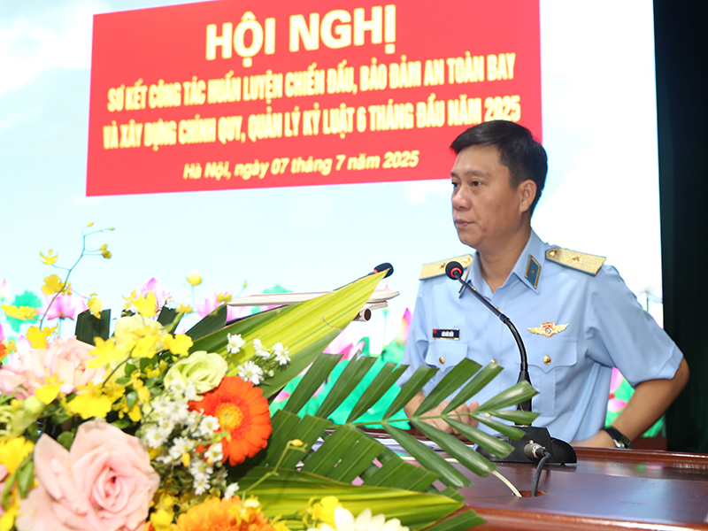 Quân chủng Phòng không - Không quân sơ kết công tác huấn luyện chiến đấu, bảo đảm an toàn bay và xây dựng chính quy, quản lý kỷ luật 6 tháng đầu năm 2025