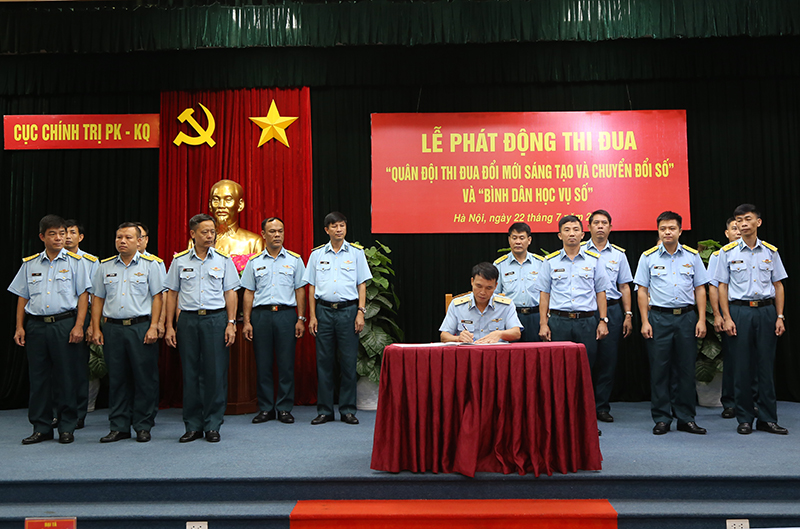 Cục Chính trị Quân chủng Phòng không - Không quân tổ chức Lễ phát động thi đua “Quân đội thi đua đổi mới sáng tạo và chuyển đổi số” và “Bình dân học vụ số”