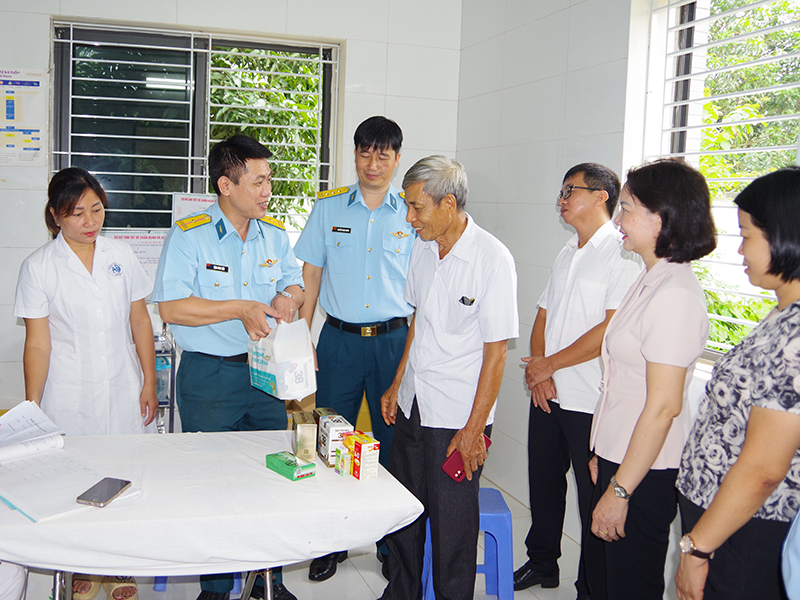 Học viện PK-KQ tổ chức khám bệnh, tư vấn sức khỏe, cấp thuốc cho các đối tượng chính sách nhân dịp kỷ niệm 78 năm Ngày Thương binh, Liệt sĩ.