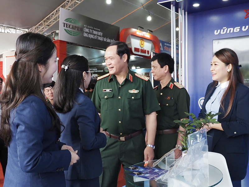 Lá cờ đầu chuyển đổi số, hỗ trợ doanh nghiệp và quân nhân phát triển bền vững