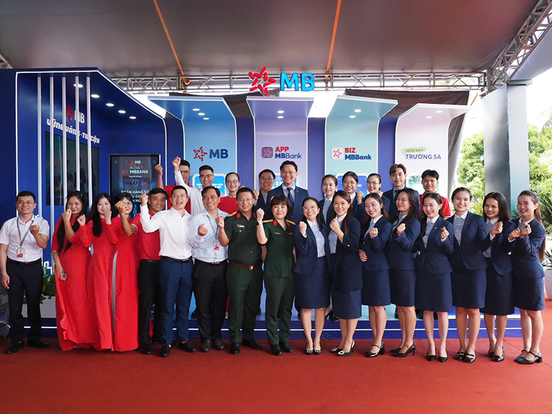 Lá cờ đầu chuyển đổi số, hỗ trợ doanh nghiệp và quân nhân phát triển bền vững