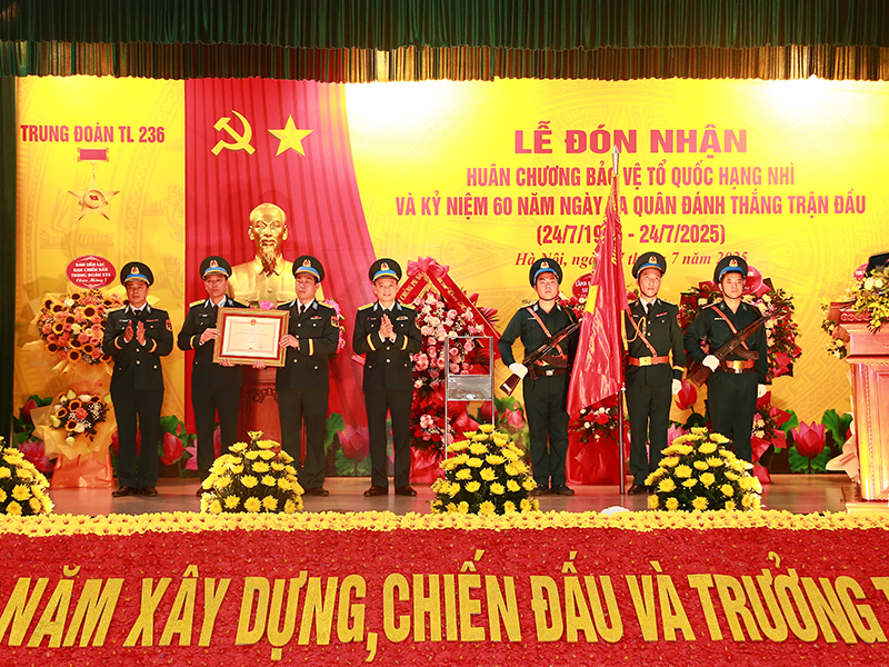 Trung đoàn Tên lửa 236 tổ chức Lễ đón nhận Huân chương Bảo vệ Tổ quốc hạng Nhì và kỷ niệm 60 năm Ngày ra quân đánh thắng trận đầu (24-7-1965/24-7-2025)