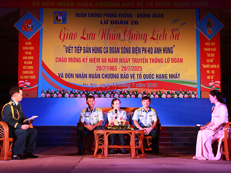 Lữ đoàn Thông tin 26 tổ chức Chương trình giao lưu nhân chứng lịch sử với chủ đề “Viết tiếp bản hùng ca Đoàn Sóng điện PK-KQ Anh hùng”