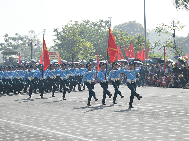 Diễu binh, diễu hành giữa lòng nhân dân
