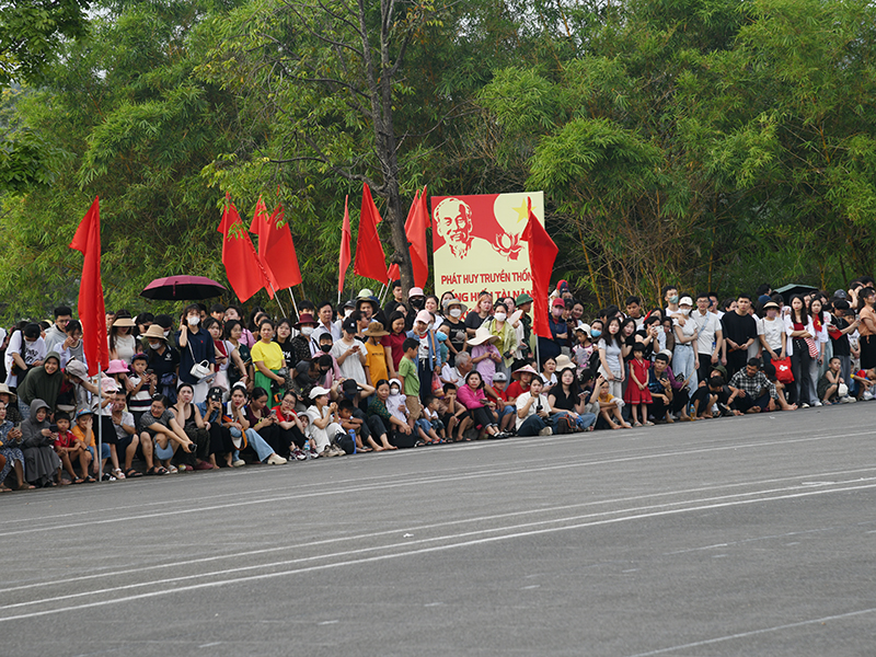 Diễu binh, diễu hành giữa lòng nhân dân