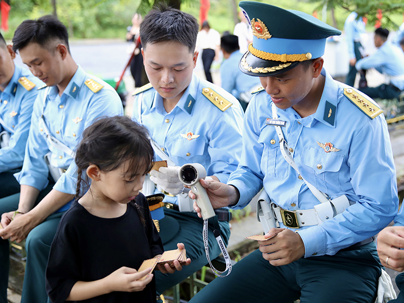 Diễu binh, diễu hành giữa lòng nhân dân