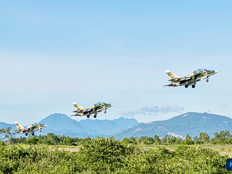 Biên đội 6 máy bay Yak-130 sẵn sàng cho nhiệm vụ A-80