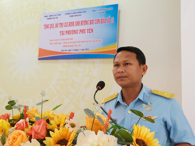 Trung đoàn 940 phối hợp tổ chức tặng quà, hỗ trợ nhân dân bị ảnh hưởng bởi cơn bão số 13 tại tỉnh Đắk Lắk