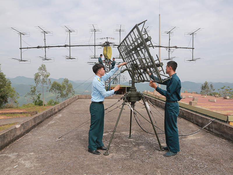 Lính canh trời vùng biên