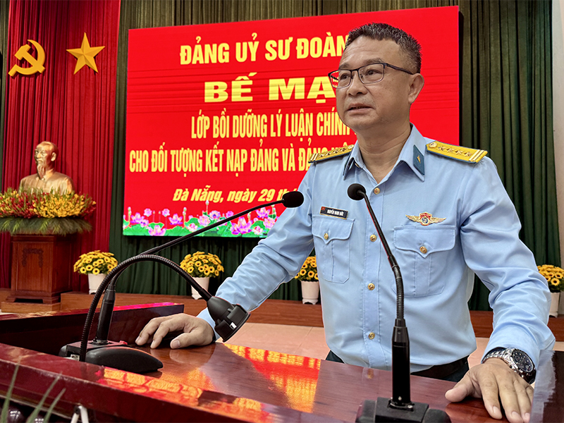 Sư đoàn 375 tổ chức bồi dưỡng lý luận chính trị cho đảng viên mới năm 2025