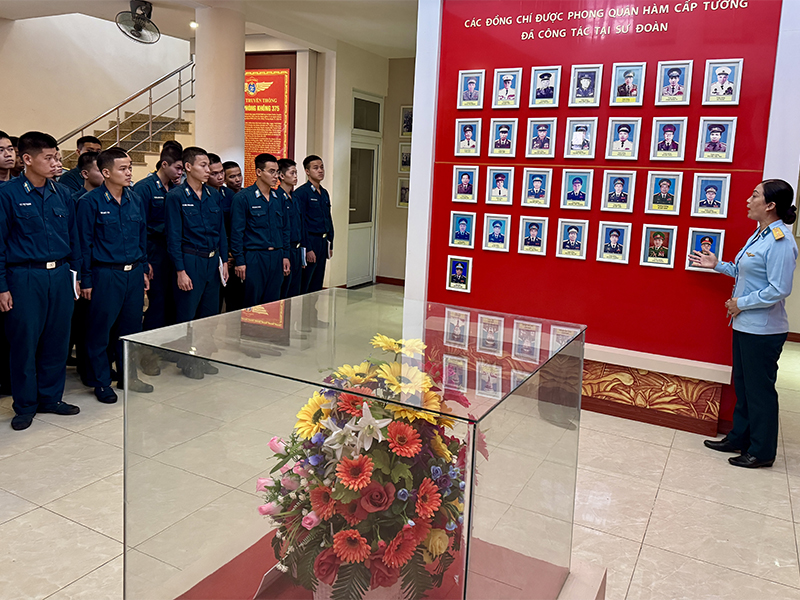 Sư đoàn 375 tổ chức bồi dưỡng lý luận chính trị cho đảng viên mới năm 2025