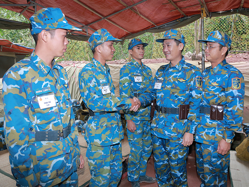 Tiếp thêm động lực, niềm tin cho bộ đội trên thao trường