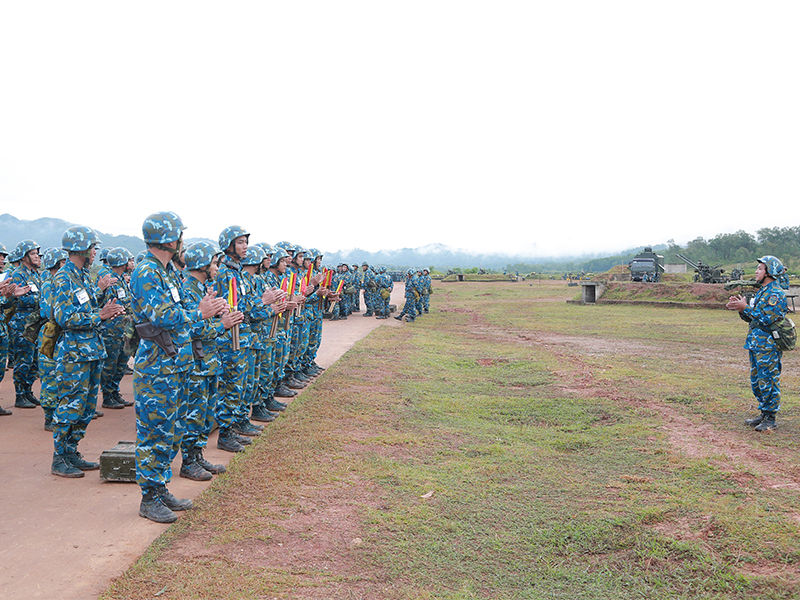 Tiếp thêm động lực, niềm tin cho bộ đội trên thao trường